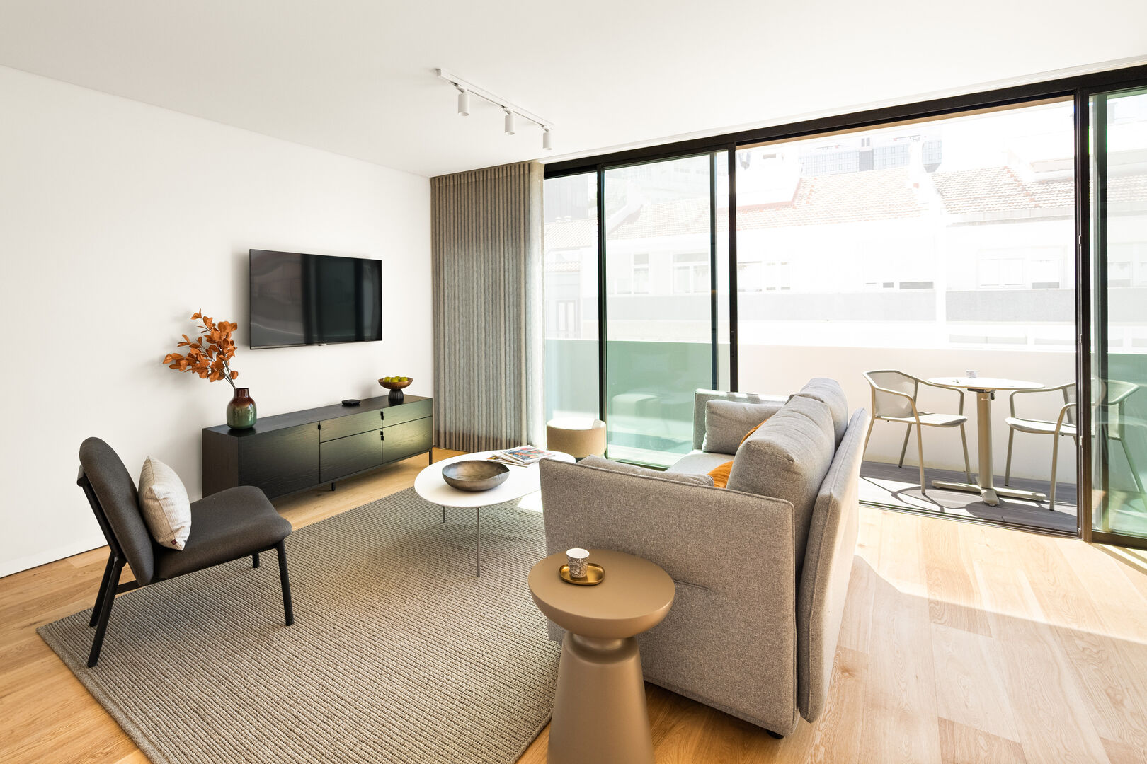 One Bedroom Apartment with Balcony - Image 12
