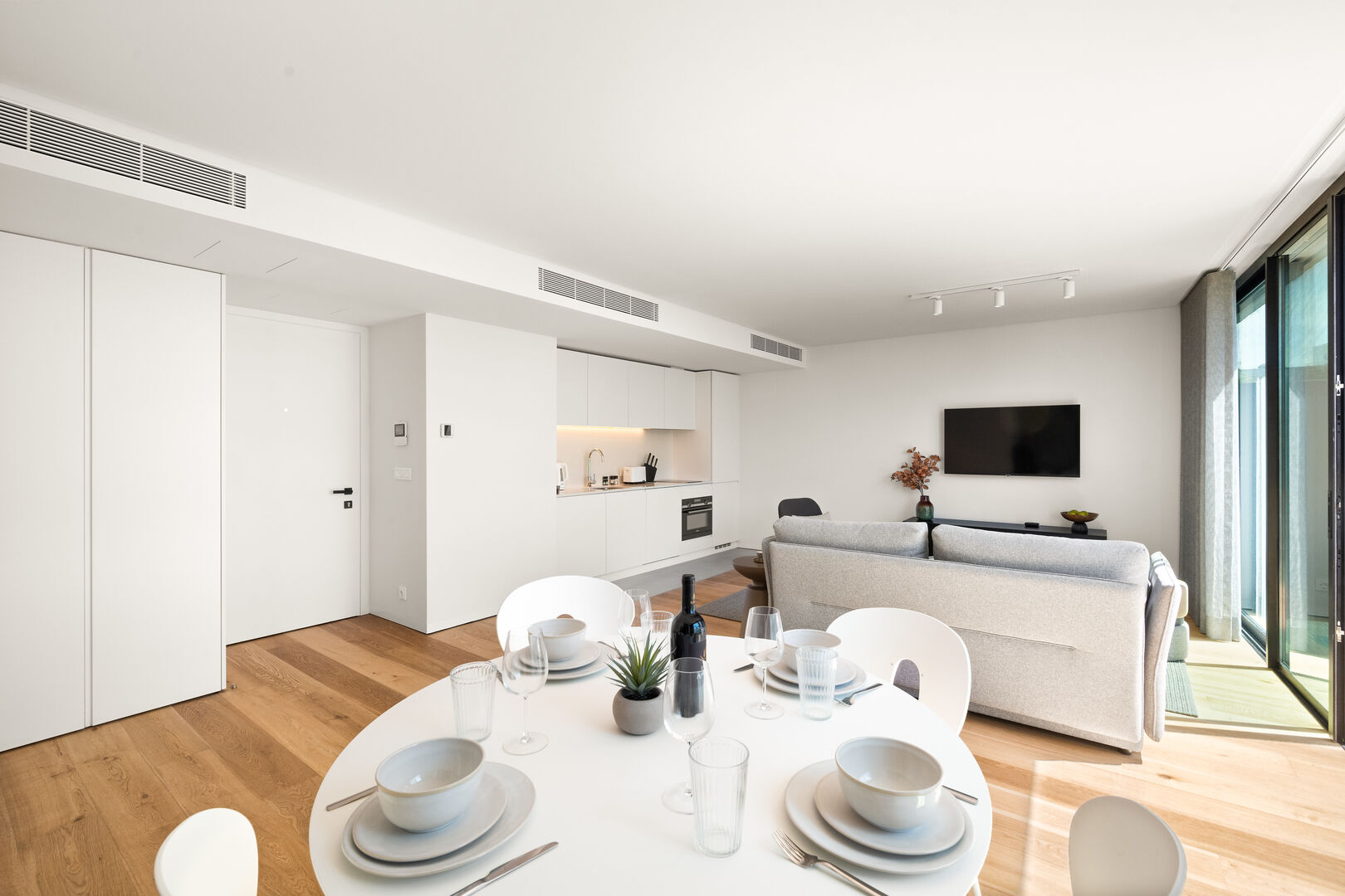 One Bedroom Apartment with Balcony - Image 13