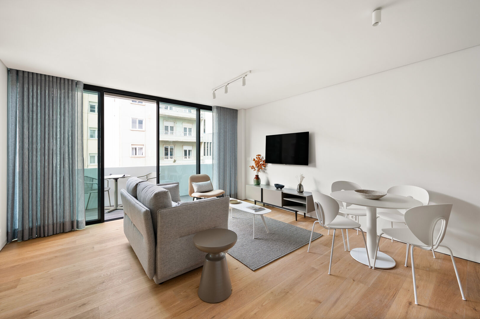 One Bedroom Apartment with Balcony - Image 2