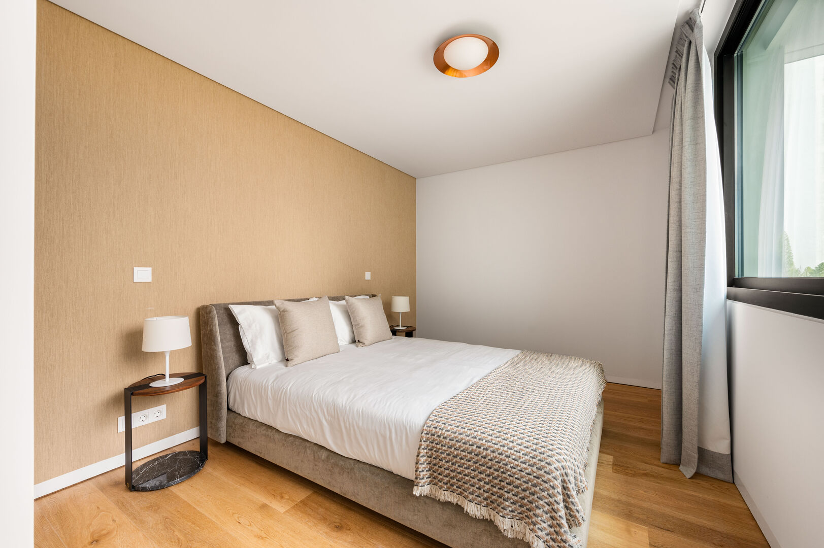 One Bedroom Apartment with Balcony - Image 11