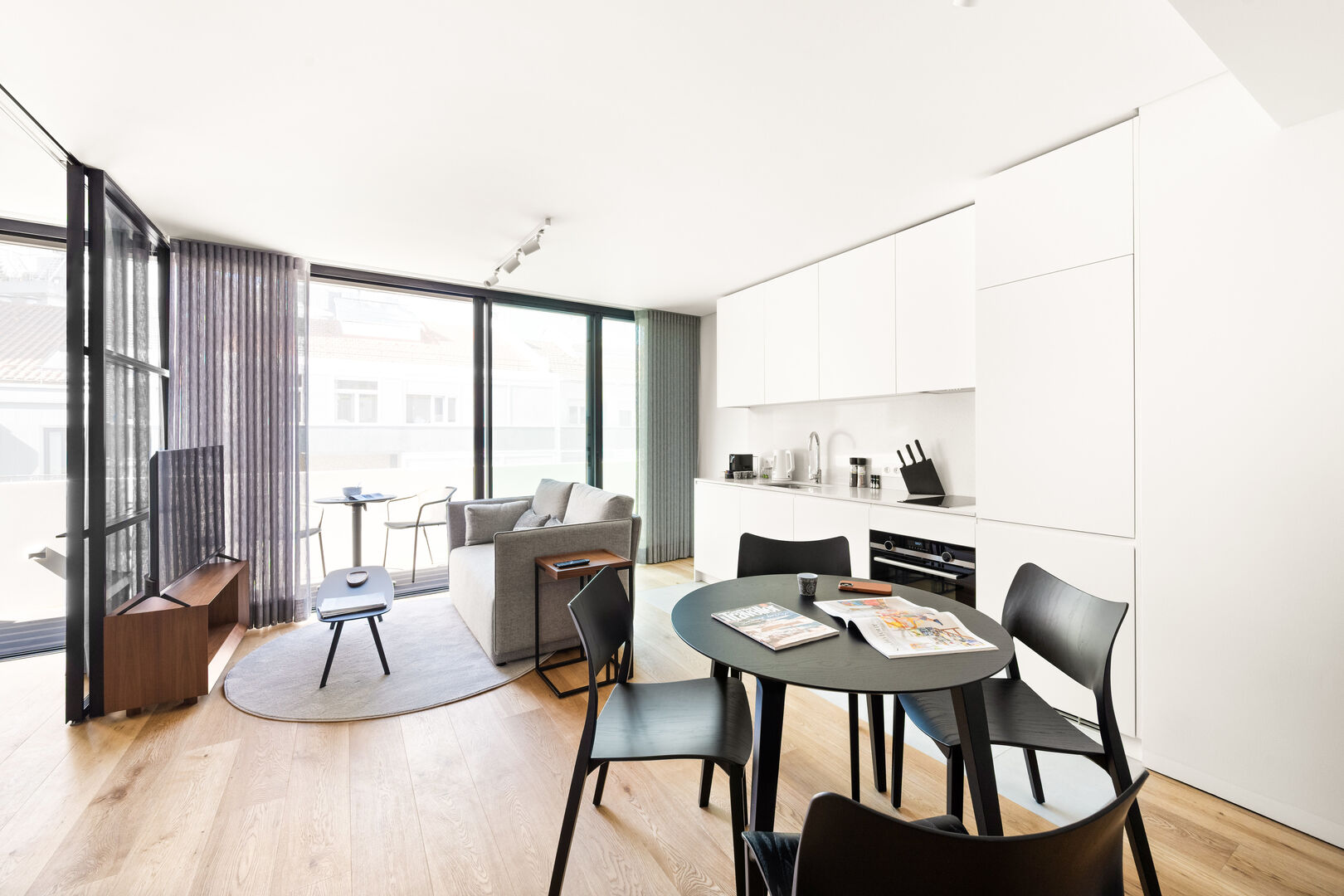 One Bedroom Apartment with Balcony - Image 15
