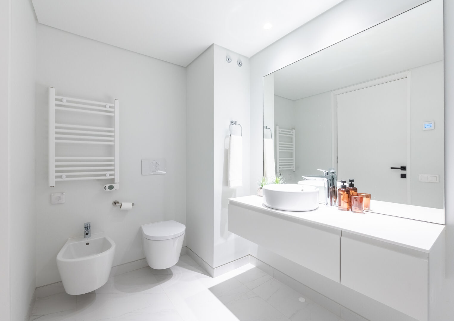 One Bedroom Apartment with Balcony - Image 9