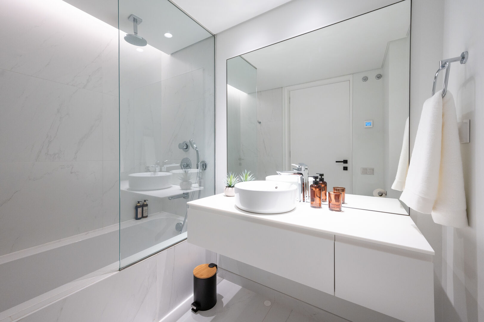 Two bedroom apartment - Image 8