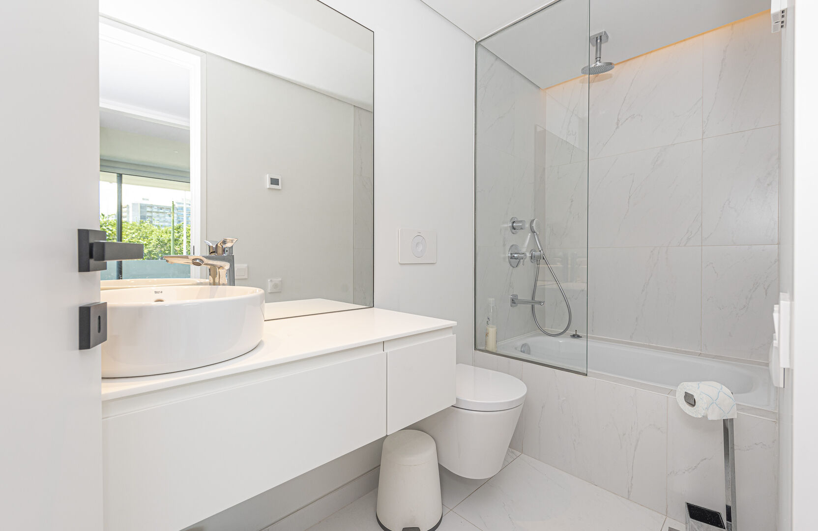 Two Bedroom Family Apartment - Image 12