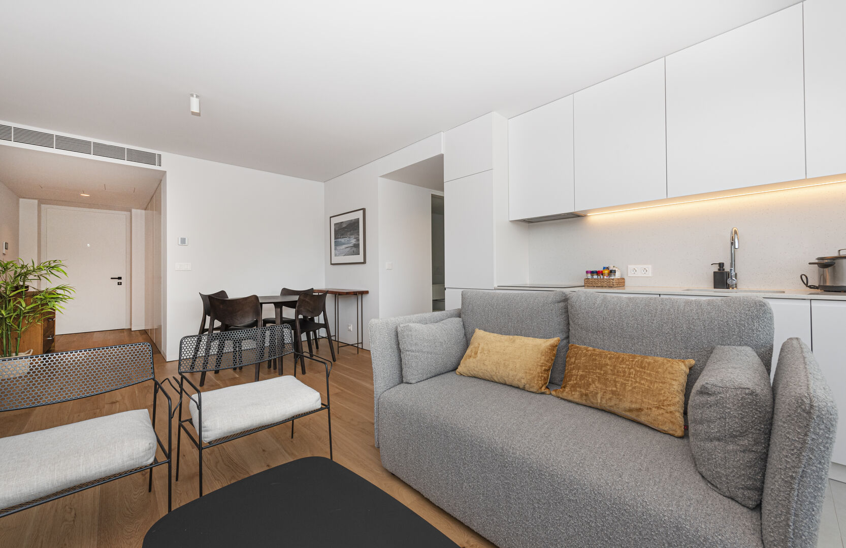 Two Bedroom Family Apartment - Image 10