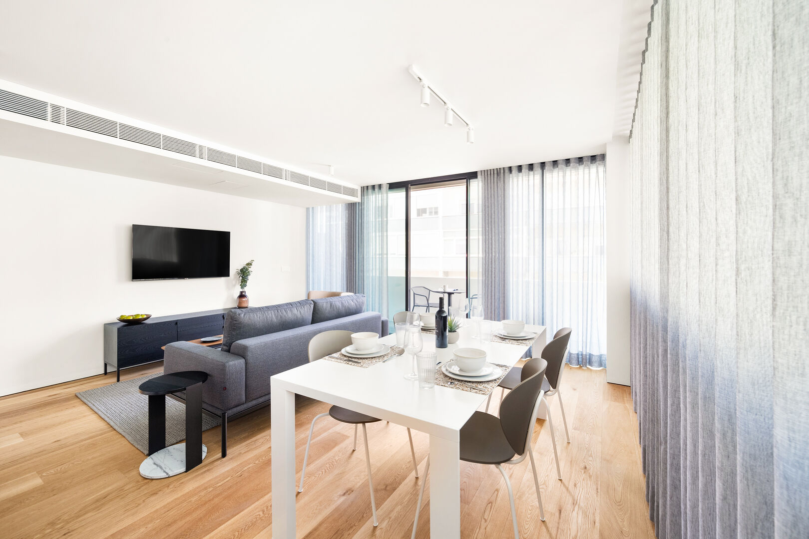 Two Bedroom Apartment with Balcony - Image 16