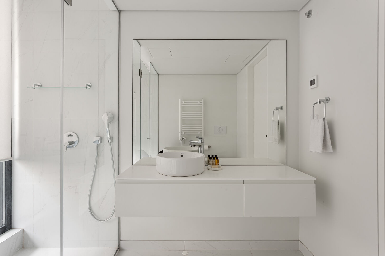 Two Bedroom Apartment with Balcony - Image 7