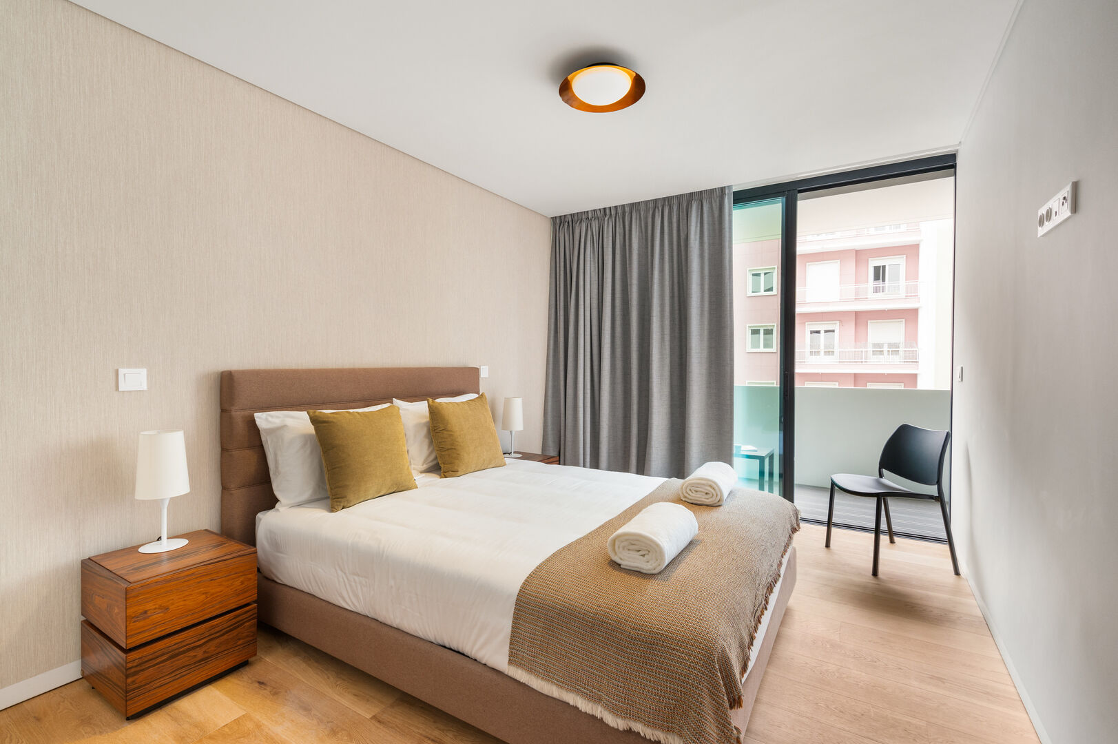 Two Bedroom Apartment with Balcony - Image 13