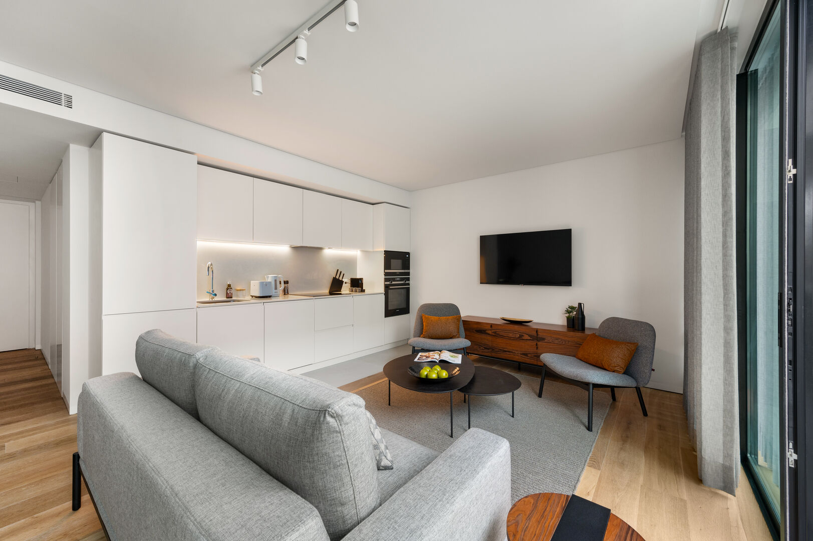 Two Bedroom Apartment with Balcony - Image 12