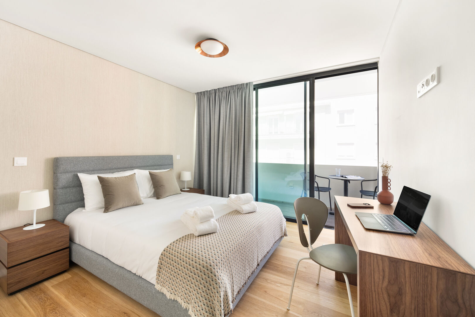 Two Bedroom Apartment with Balcony - Image 19