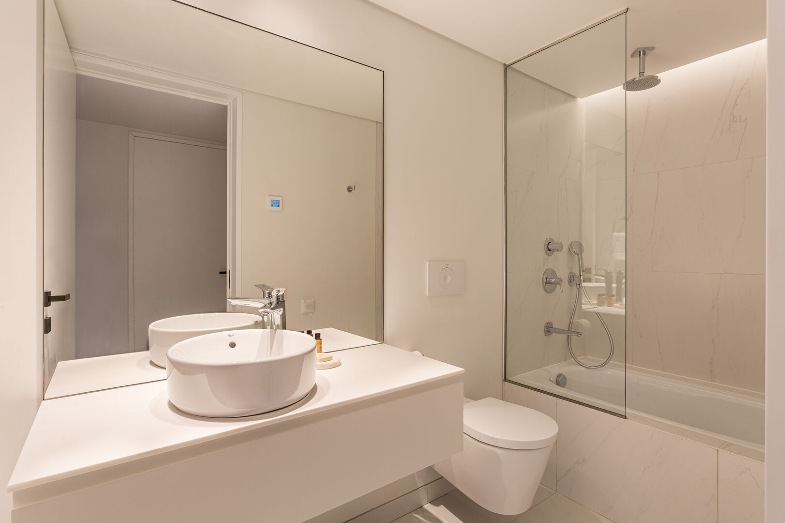 Two Bedroom Apartment with Balcony - Image 8