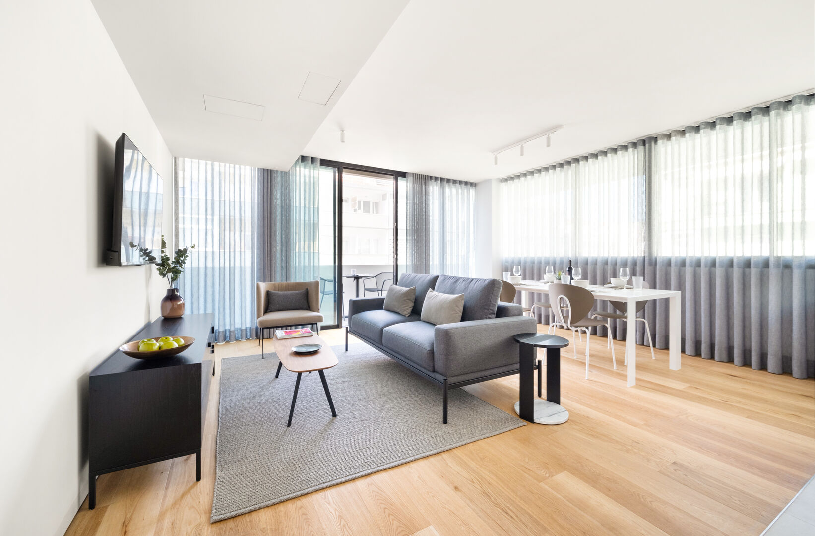 Two Bedroom Apartment with Balcony - Image 15