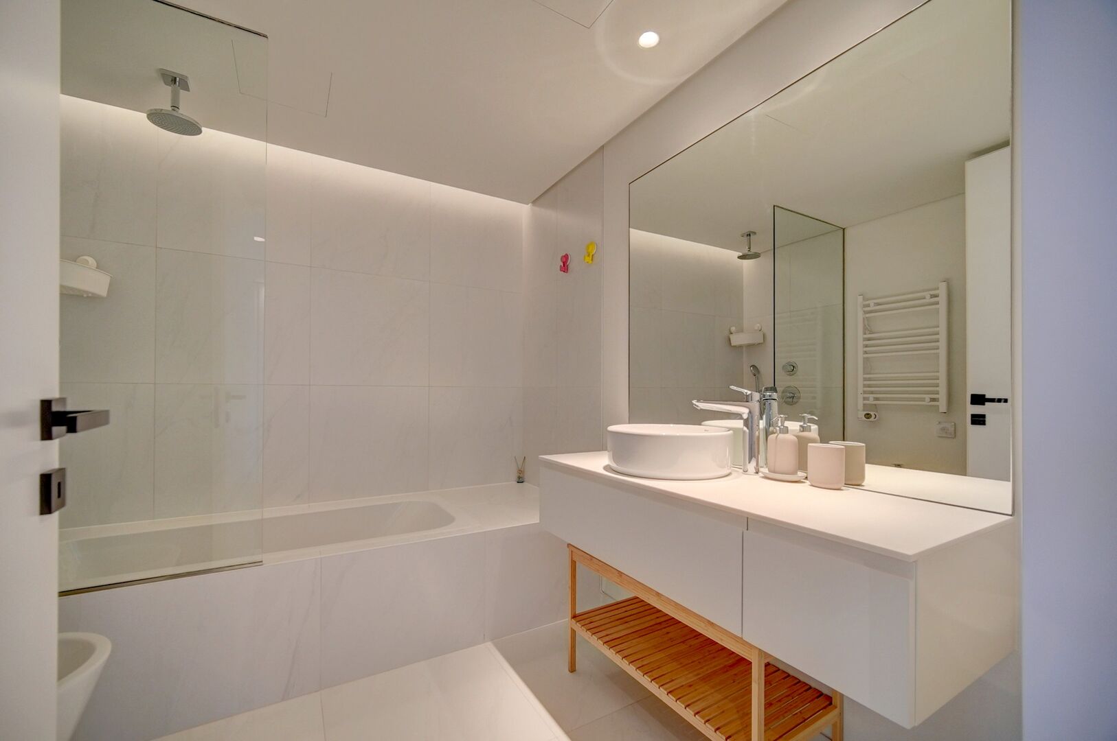 Two Bedroom Superior Apartment - Image 10