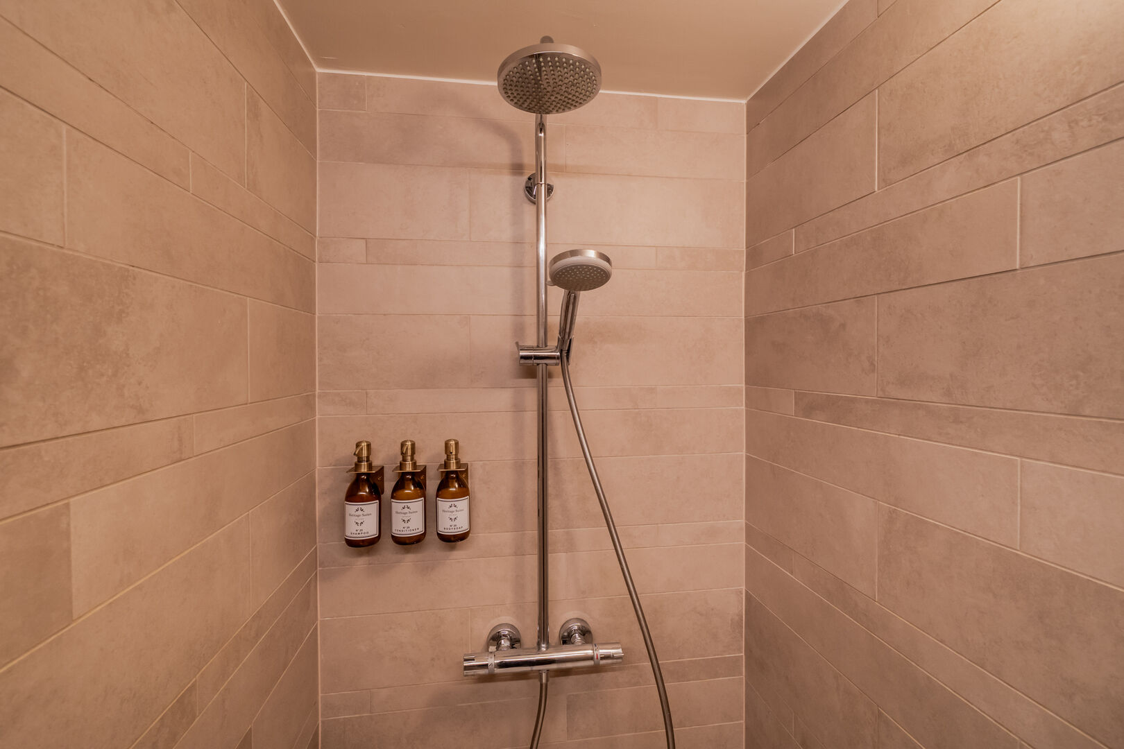 Heritage Suite Mustard - Image 12