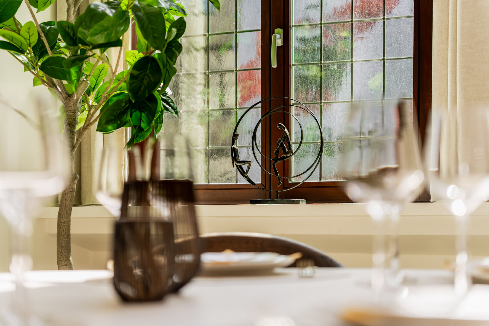 Heritage Suite Mustard - Image 4