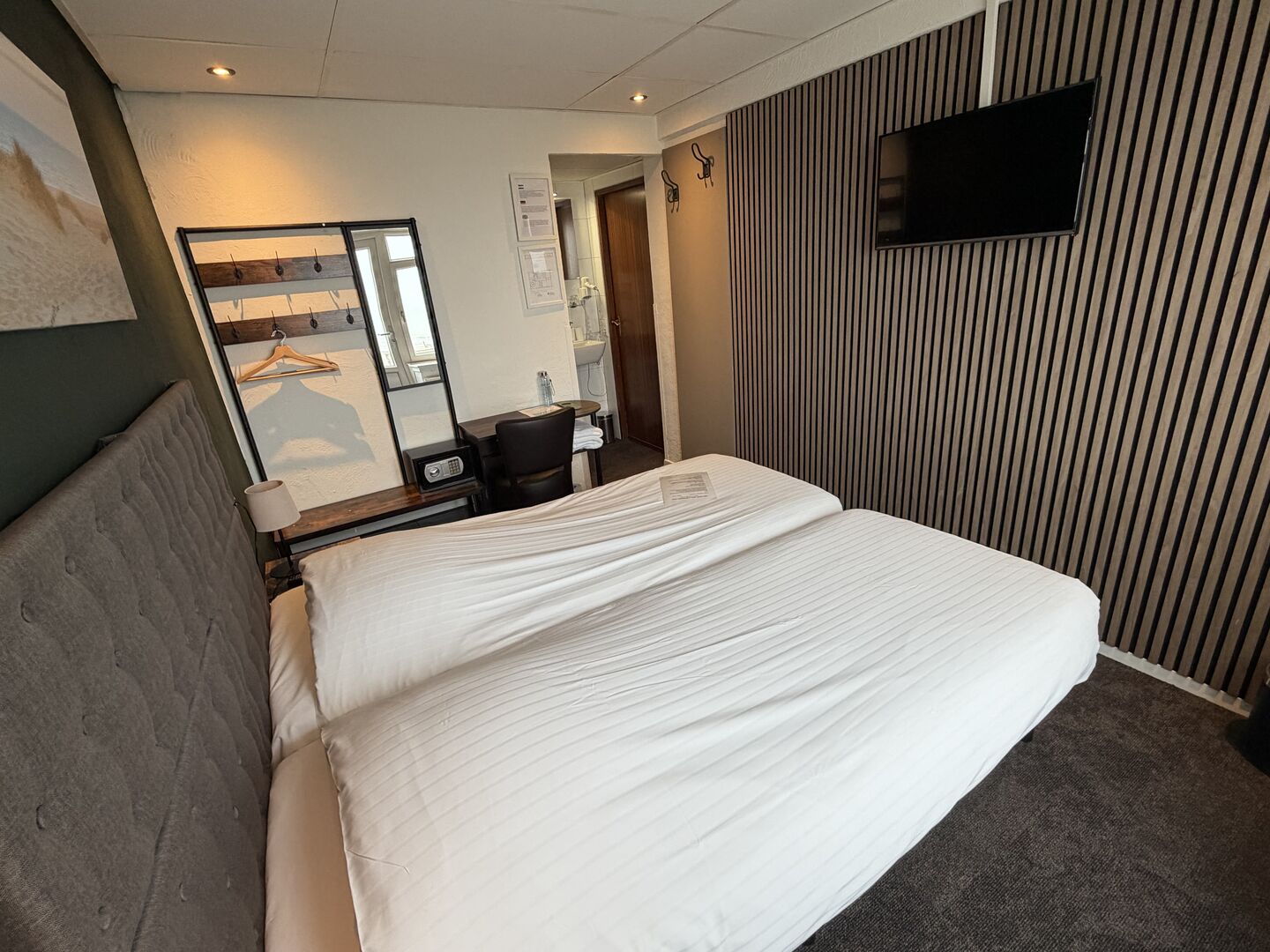 Kleine tweepersoons kamer met zeezicht - Image 3