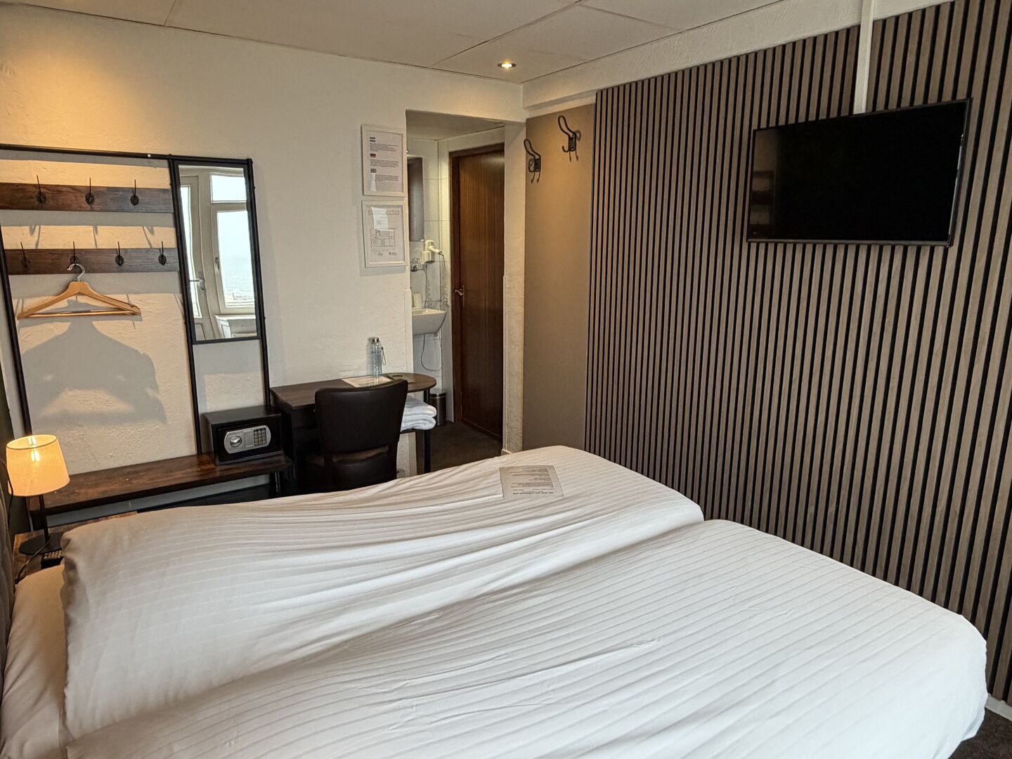 Kleine tweepersoons kamer met zeezicht - Image 6